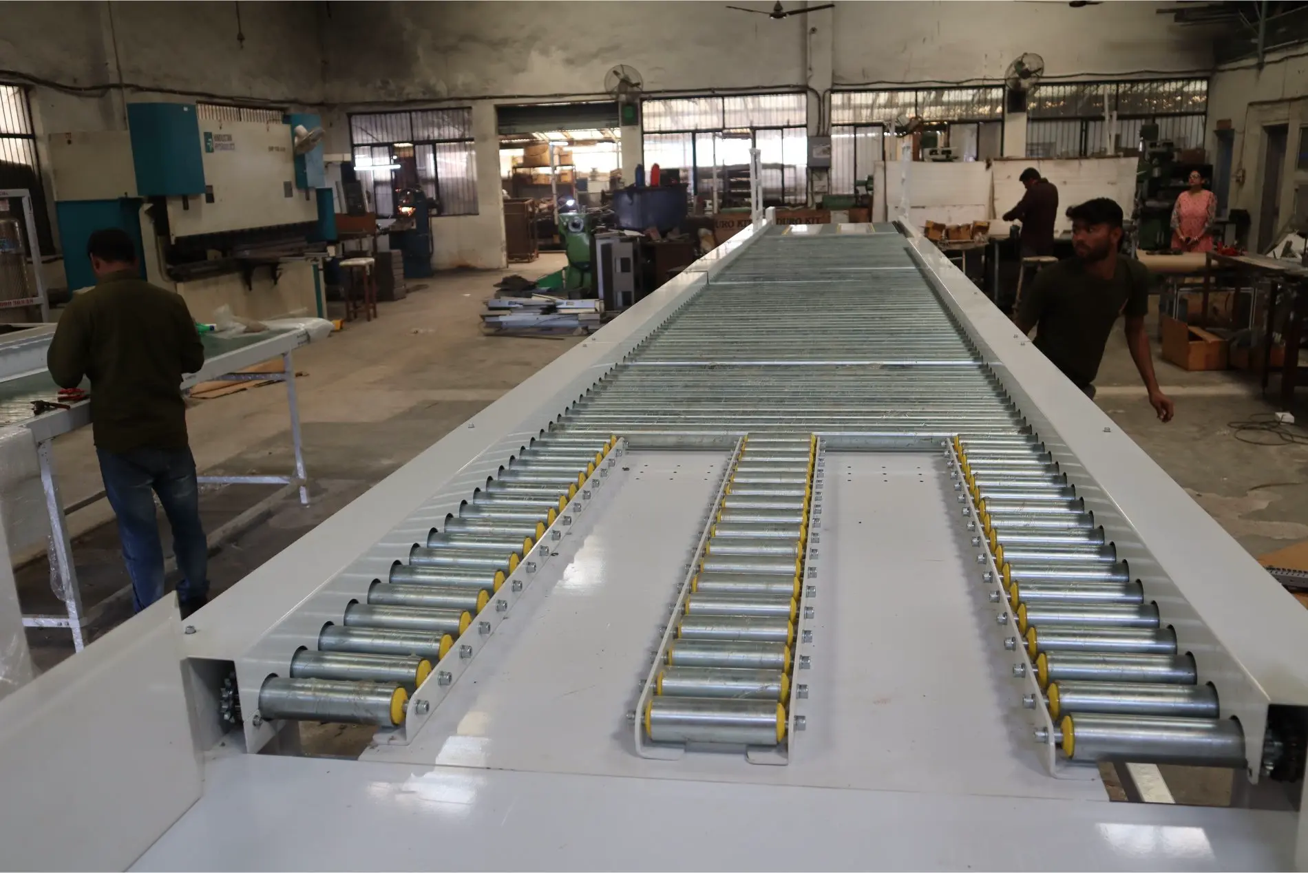 Rolling Into Efficiency: Unleashing the Power of Yontro Roller Conveyors