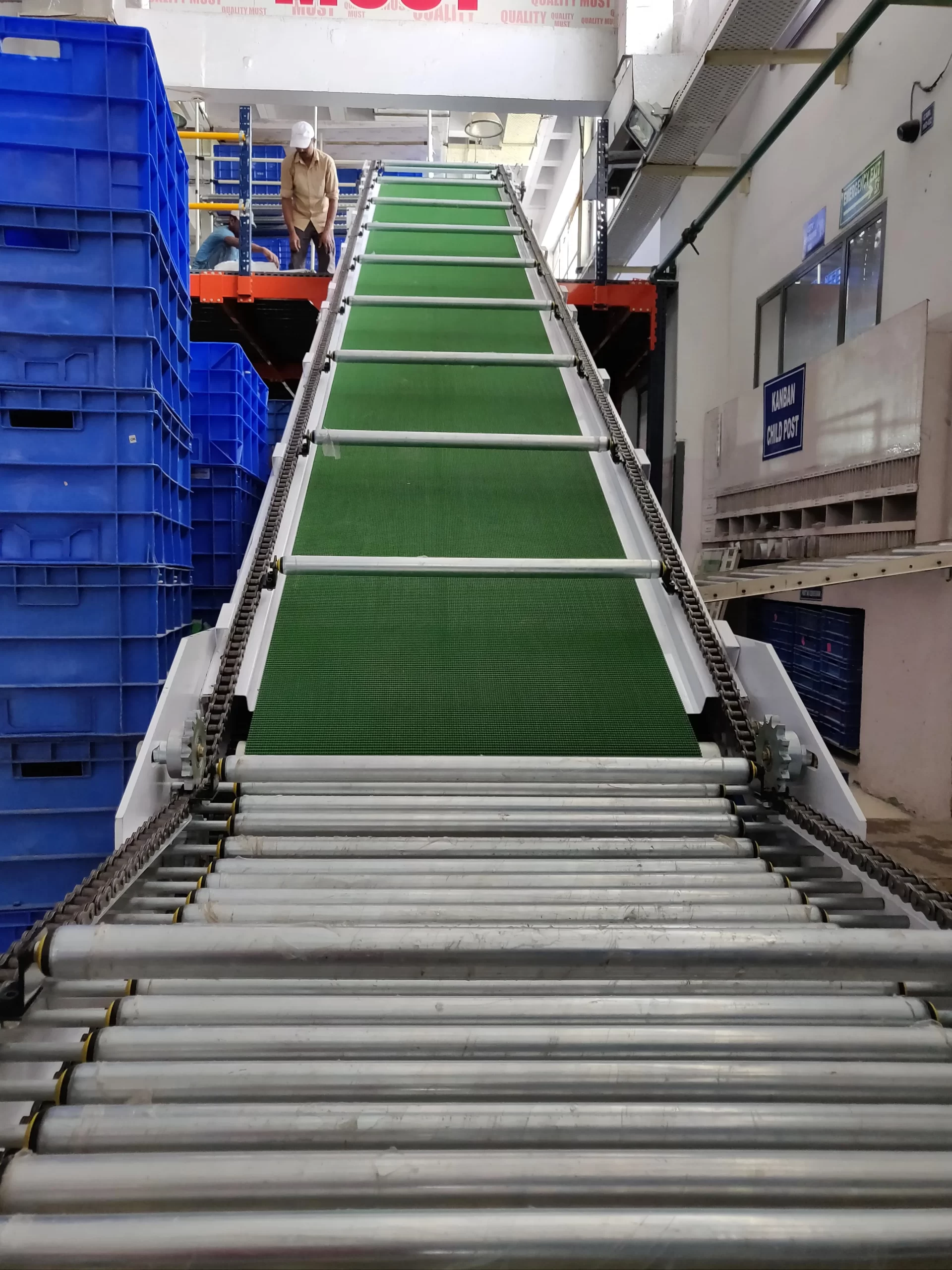 Productivity in Movement: The Benefits of Inclined Conveyor for Material Handling