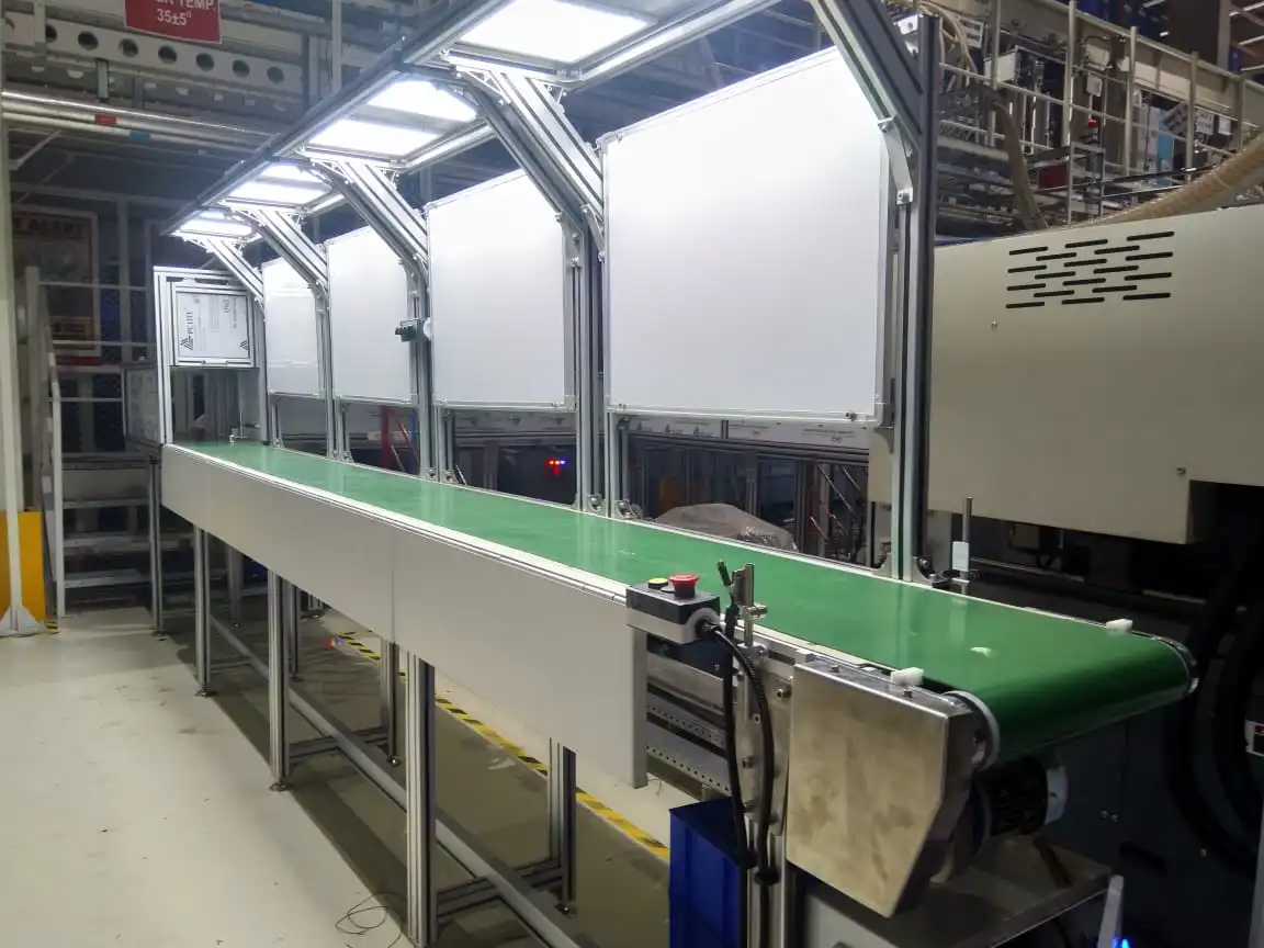 Maximizing Material Handling: Flat Belt Conveyors’ Flexibility and Effectiveness