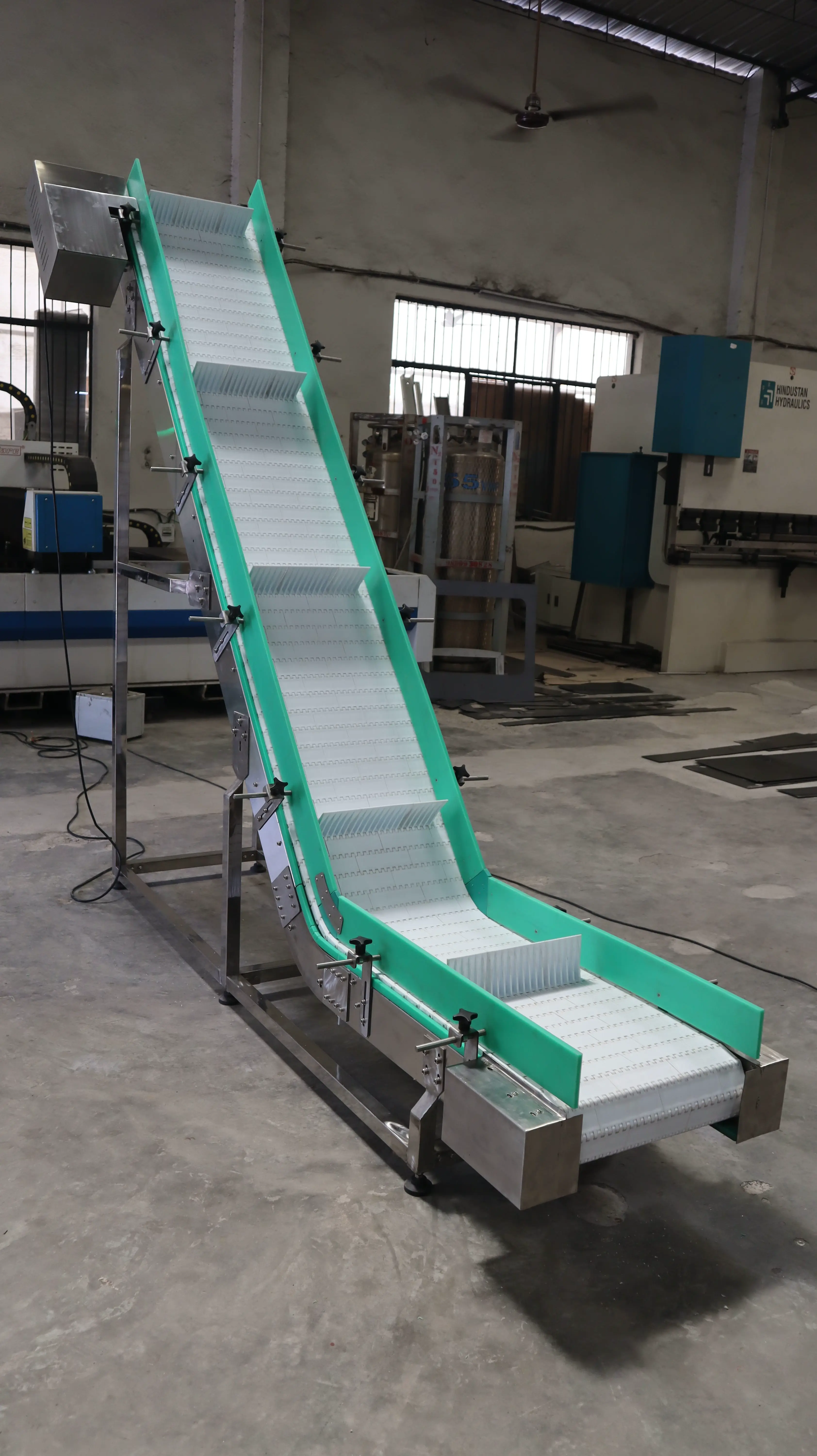 Inclined Conveyor 
